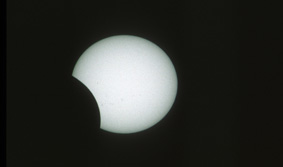 Sonnenfinsternis: Sdliches Afrika, West-Zambia nahe der Angola-Grenze: Totale Sonnenfinsternis am 21.06.2001