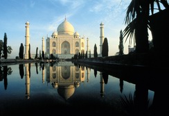 Sdliches Asien, Indien: Zauberhaftes Rajasthan - Spiegelung des Taj Mahal 