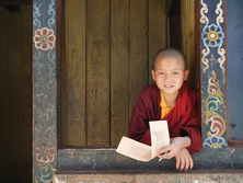 Sdasien, Nepal - Bhutan: Klster, Tempel und Palste im Himalaya - Junger Mnch in Punakha in Bhutan