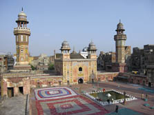 Sdasien, Pakistan: Farbenpracht und Vielfalt zu Fen des Karakorum - Lahore Vorplatz