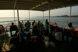 Südostasien, Birma, Myanmar: Blicke hinter den Bambusvorhang - Auf dem Fährschiff nach Bagan
