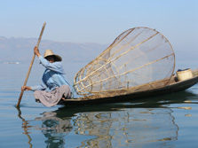 Südostasien, Birma, Myanmar: Blicke hinter den Bambusvorhang - Fischerboot