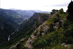 Kirgistan: Auf Merzbachers Spuren im Himmelsgebirge - Trekking - Felsen Gebirgslandschaft