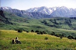 Kirgistan: Auf Merzbachers Spuren im Himmelsgebirge - Trekking - Grne Wiese