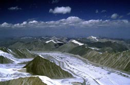 Kirgistan: Auf Merzbachers Spuren im Himmelsgebirge - Trekking - Gebirgslandschaft Panorama