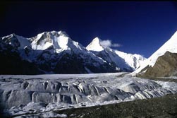 Kirgistan: Auf Merzbachers Spuren im Himmelsgebirge - Trekking - Verschneite Gebirgslandschaft