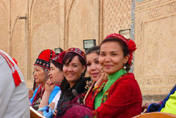 Zentralasien, Usbekistan: Morgenland aus „Tausendundeiner Nacht“ - Frauen
