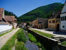 Osteuropa, Rumänien: Das Herz Rumäniens - Kleine Ortschaft am Rande der Südkarpaten