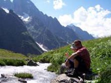 Kaukasien, Russland: Bergparadies Kakasus - Picknick am Bergfluss
