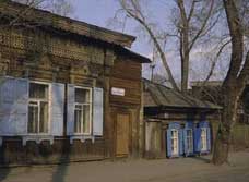 Russland: Baikal - Die blaue Perle Sibiriens - Häuserfront