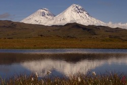 Asien, Russland: Vulkantrekking in Kamtschatka - 21 Tage am Ursprung des Lebens - Bergspiegelung im See