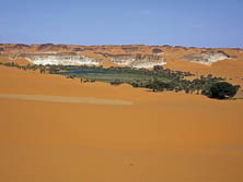 Ostsahara, Tschad: Tibesti - farbige Seen inmitten des Sandmeeres