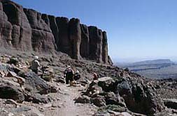 Afrika, Westsahara: Marokko - Oasen am Jebel Saghro & Dnen im Draa-Tal - Gebirgswand